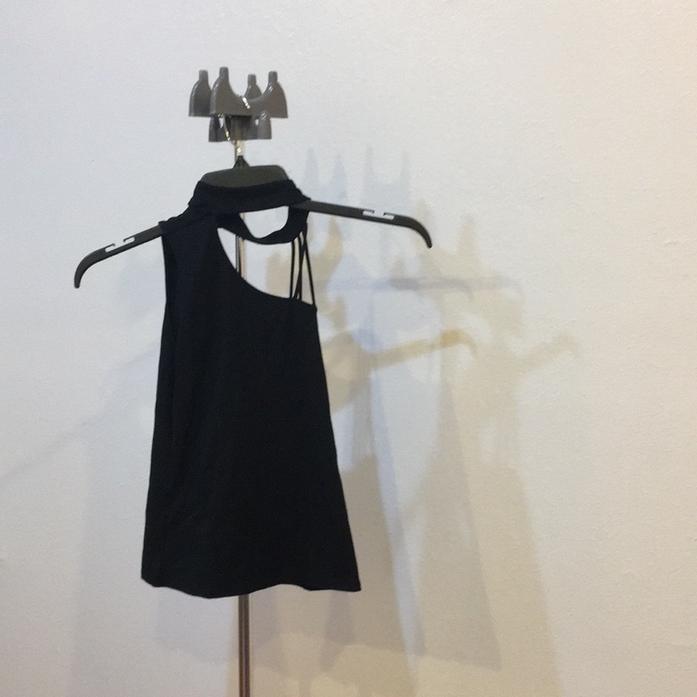 Guess one shoulder caged black top NWT SIZEM